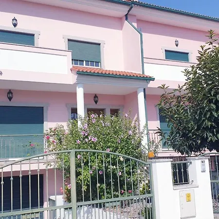 Casa Da Urze Holiday home *